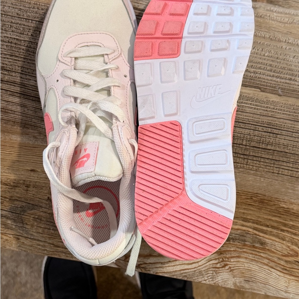 Nike Air Max SC
Pearl Pink White Coral Chalk (Women's)